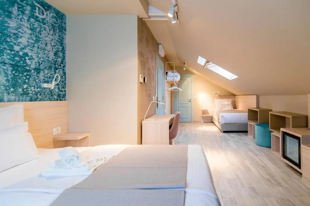 Standard Triple room