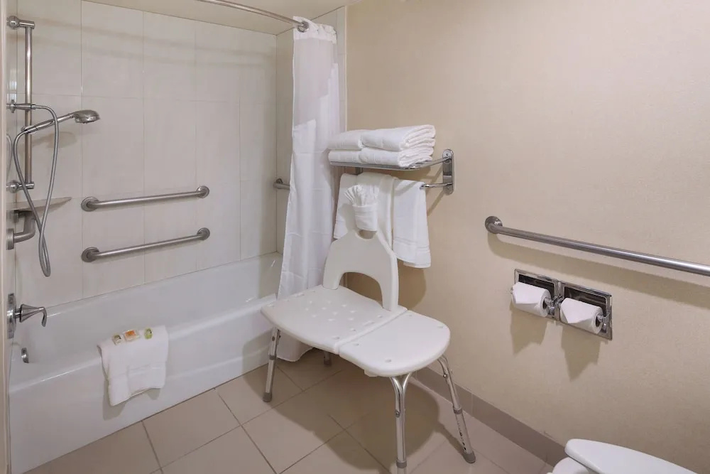 Holiday Inn Hotel & Suites Anaheim by IHG - Chambres