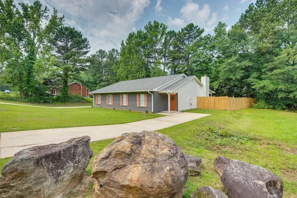 Atlanta Getaway w/ Private Yard: 3 Mi to Airport