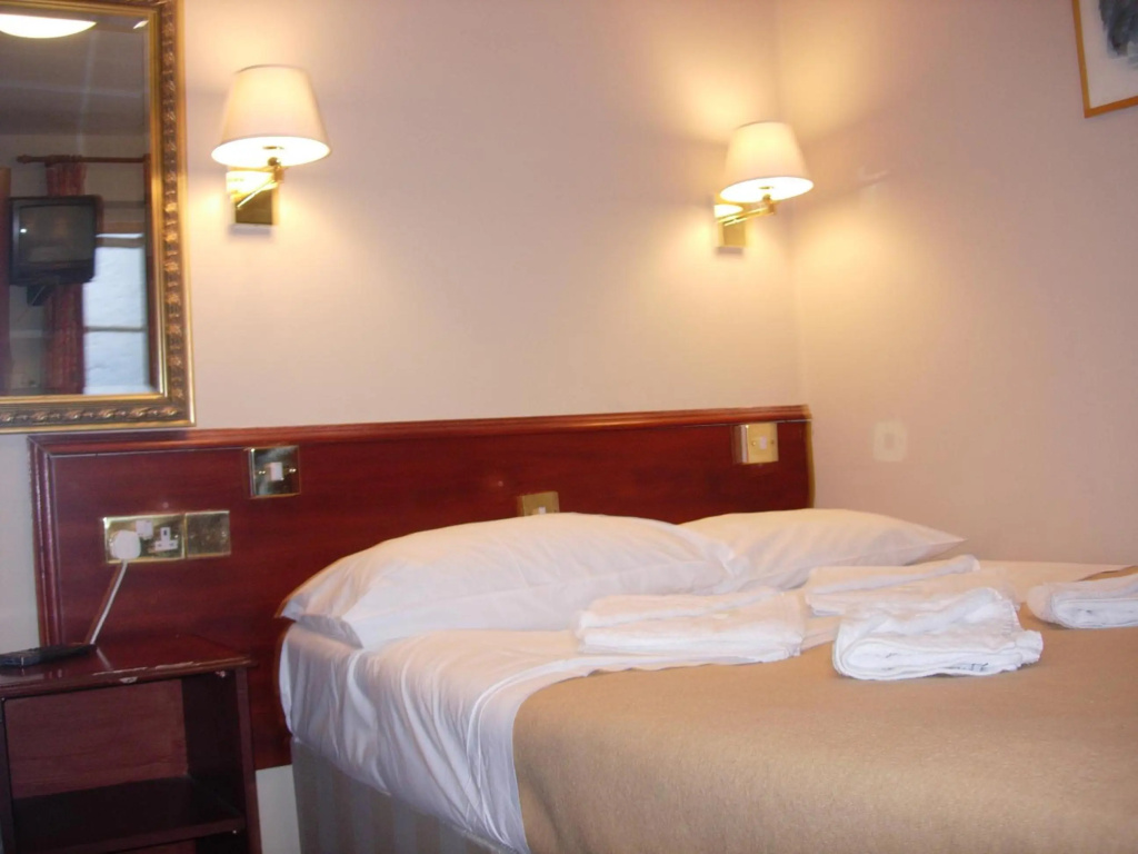 Hyde Park Court Hotel - Photo 5