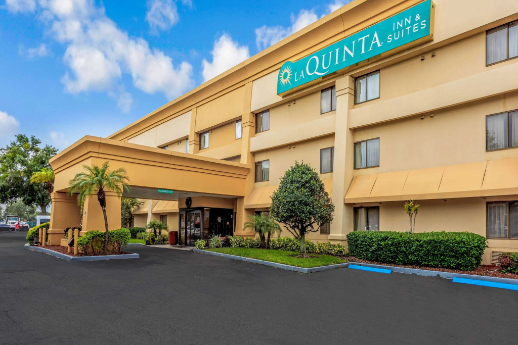 Baymont by Wyndham Orlando South Hotel