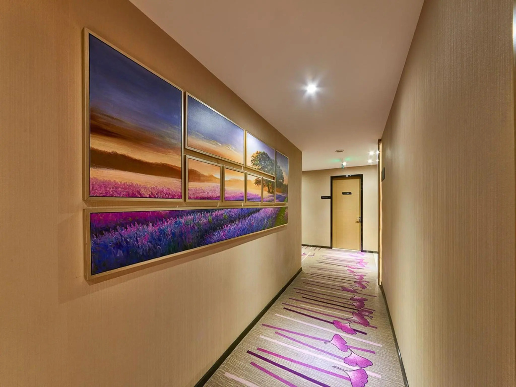 Lobby & Reception