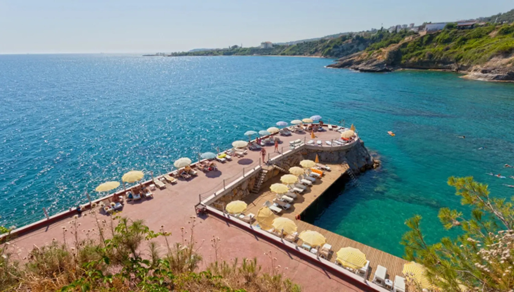 Beach & Waterfront