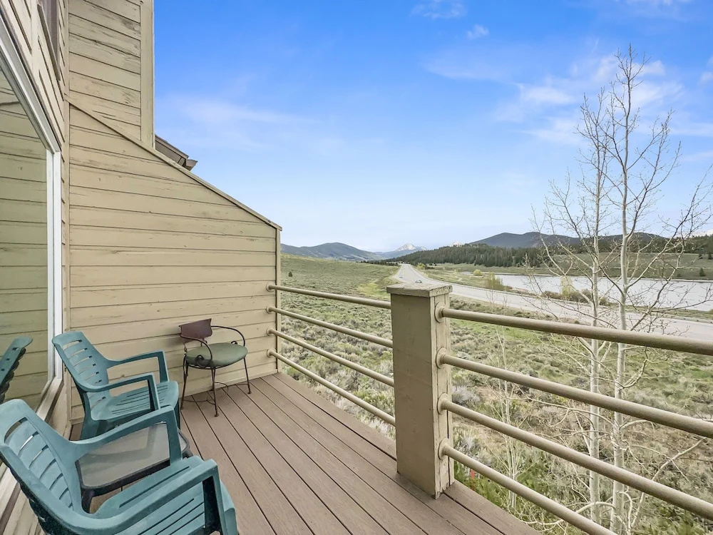 111 Corinthian Circle Unit H 3br 2ba 3 Bedroom Condo by RedAwning