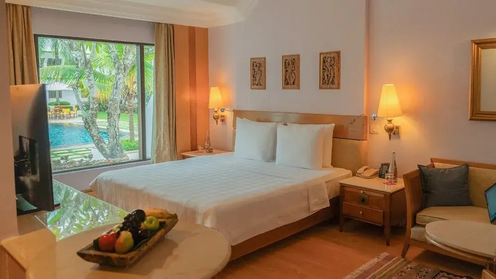 Deluxe room with pool view