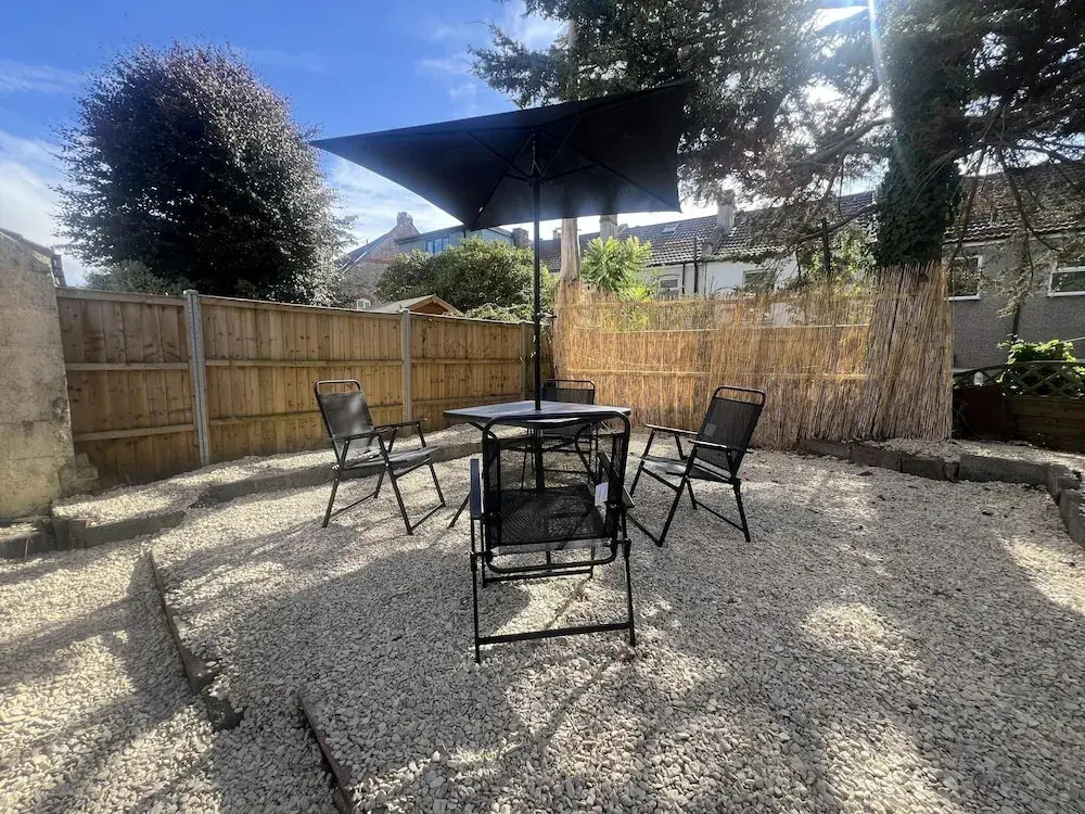 Bristol - 4 Beds - Sleeps 7 - For Groups - Garden