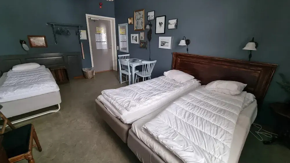 Standard Triple room with park view