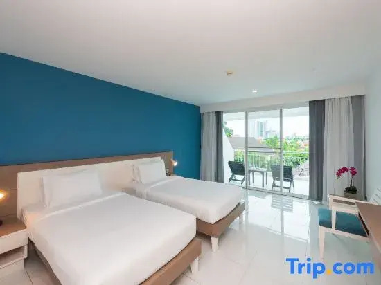 Двухместный номер Superior с видом на бассейн 2 отдельные кровати в Pinnacle Grand Jomtien Resort and Beach Club