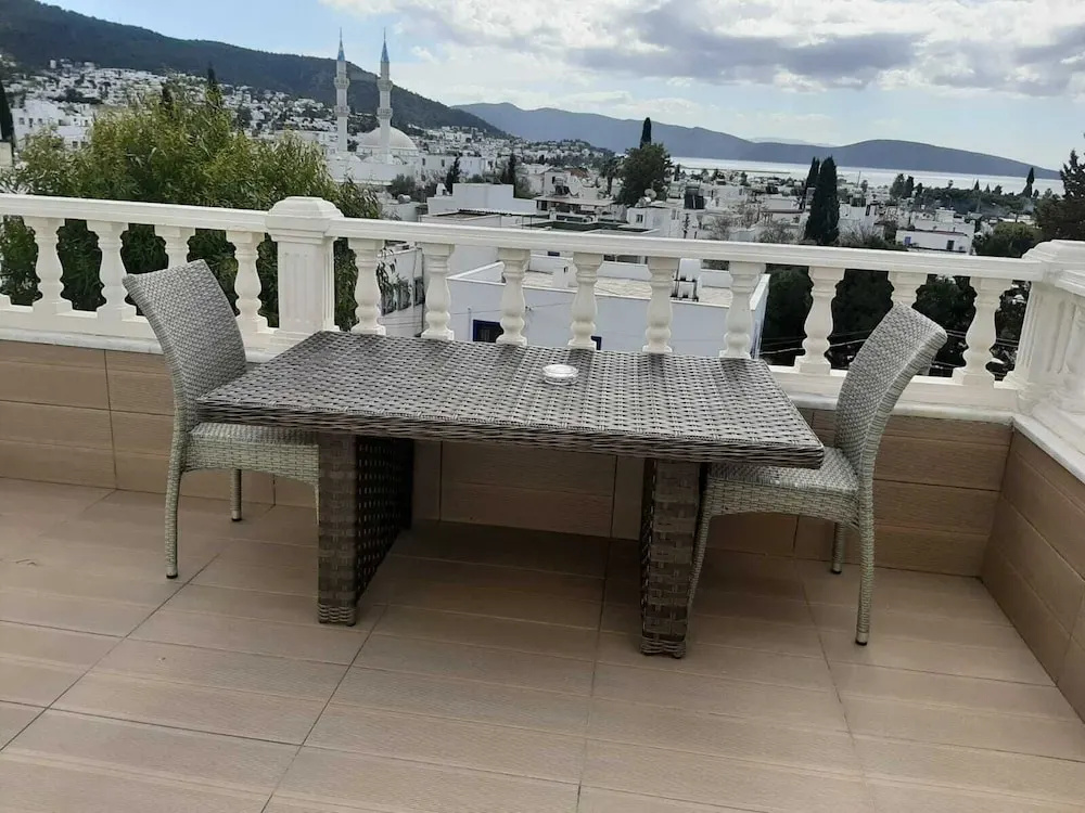 Deluxe Double room with balcony (full double bed)