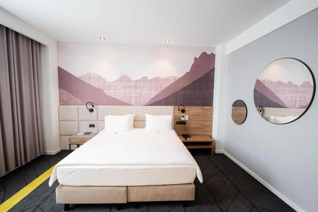 Deluxe Double room (full double bed)