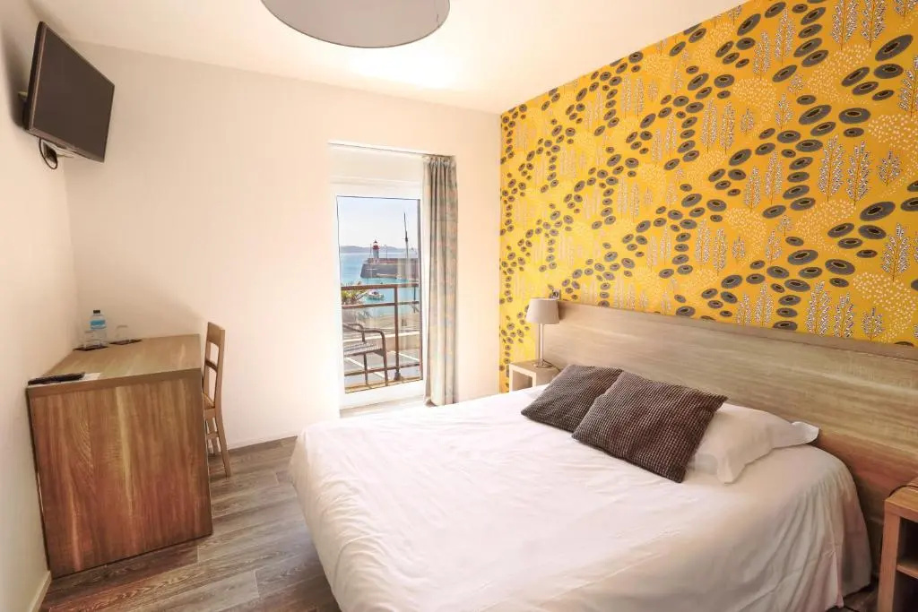 Standard Double room with balcony and with sea view (full double bed)