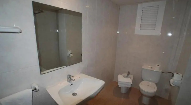Double room (full double bed)