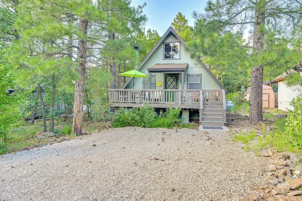 Deck & Grill: A-frame Cabin in Munds Park!