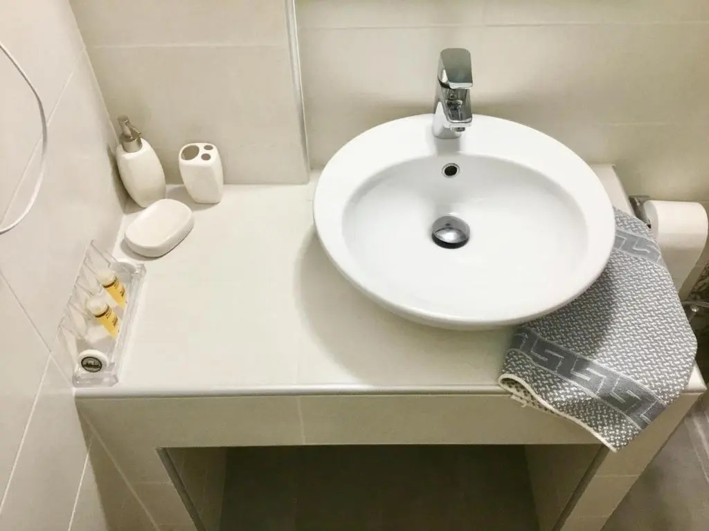 Deluxe Double room (full double bed)