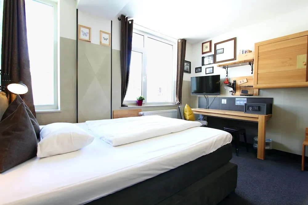 Standard Double room (full double bed)