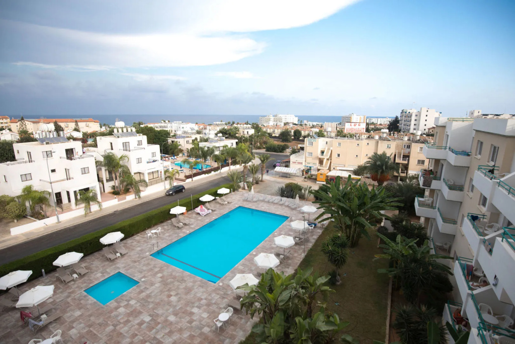 DebbieXenia Hotel Apartments - 3