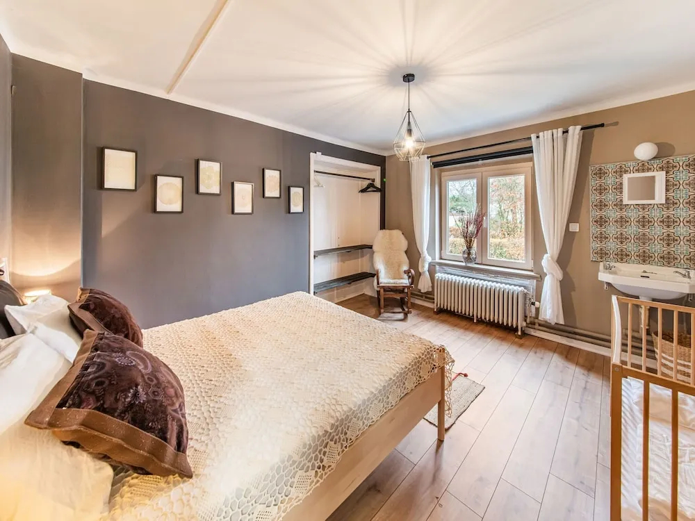 Beautiful Group House With Large Garden - фото 3