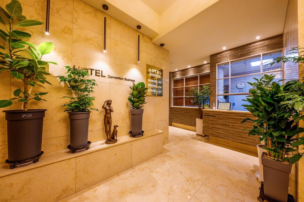 Lobby & Reception