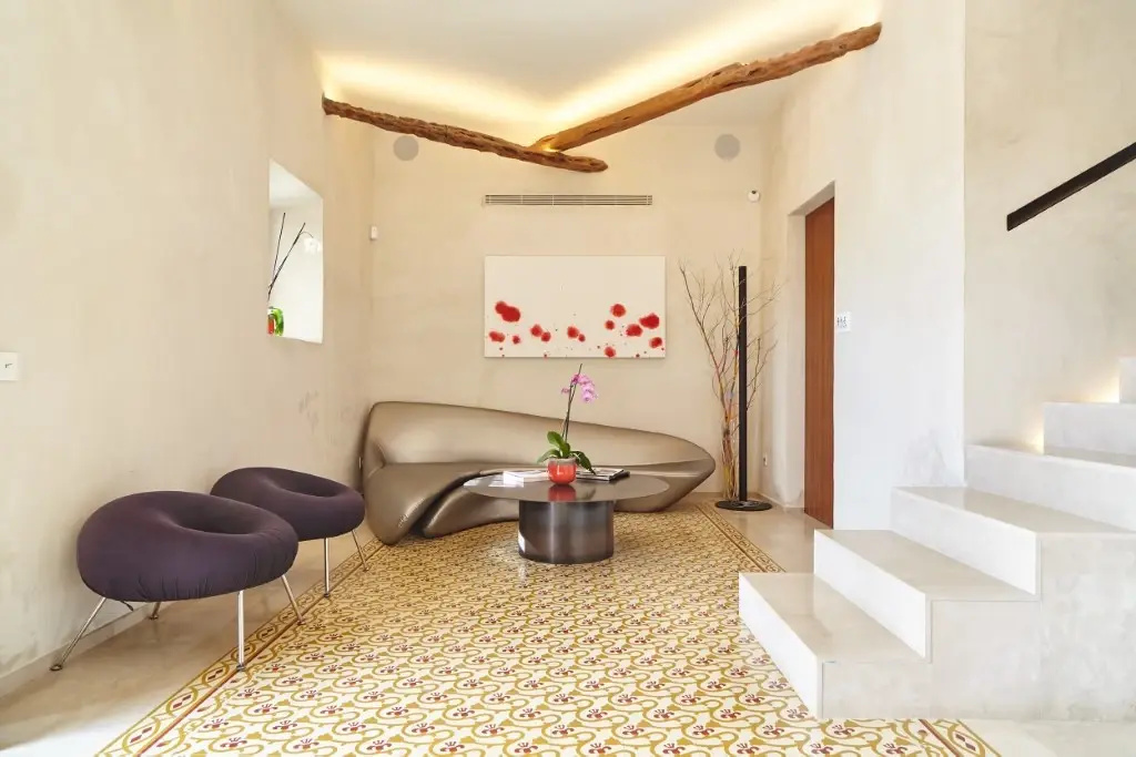 Lobby & Reception