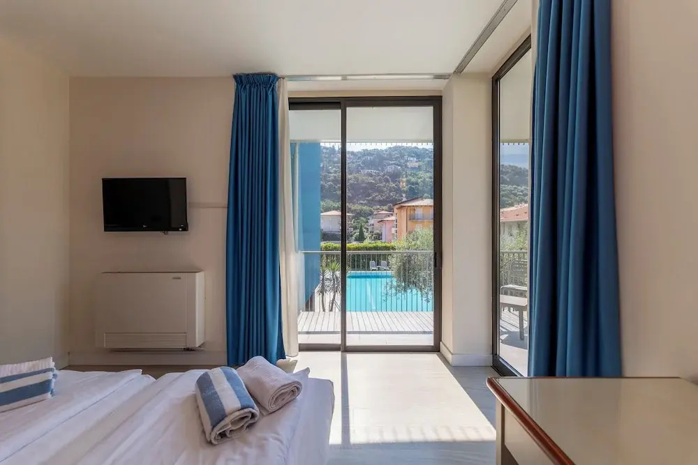 Comfort room with pool view