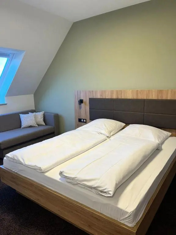 Standard Double room (full double bed)