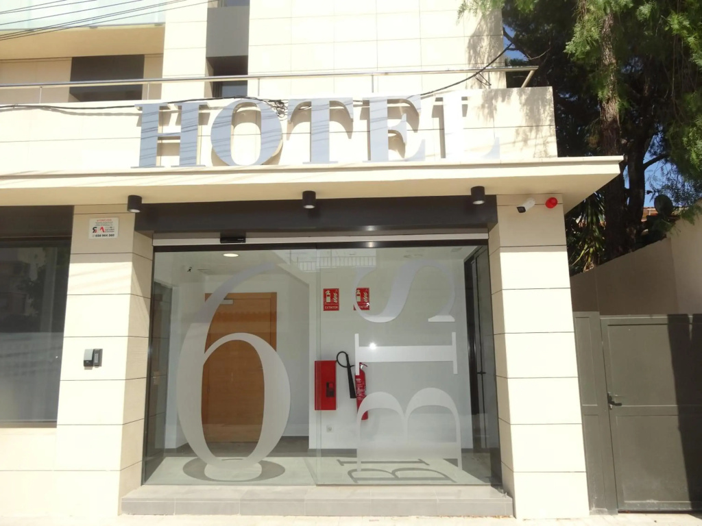 6 Bis Hotel