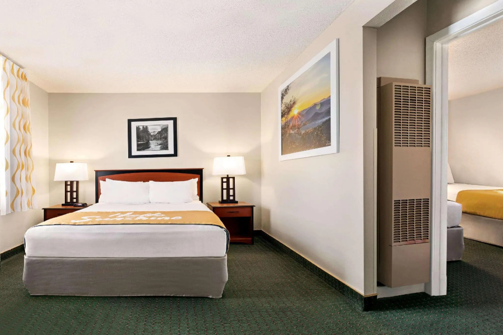 2 Bedrooms Double Suite (full double bed)