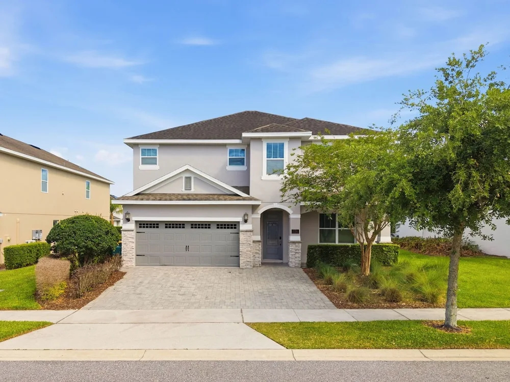 Comfort 6BR Getaway, Private Pool, Great Location