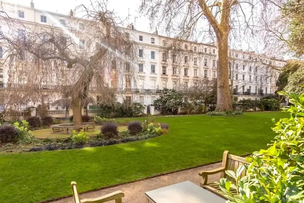 Leinster Square Deluxe Apartment in Central London