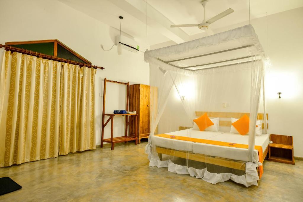International Beach Hotel & Restaurant