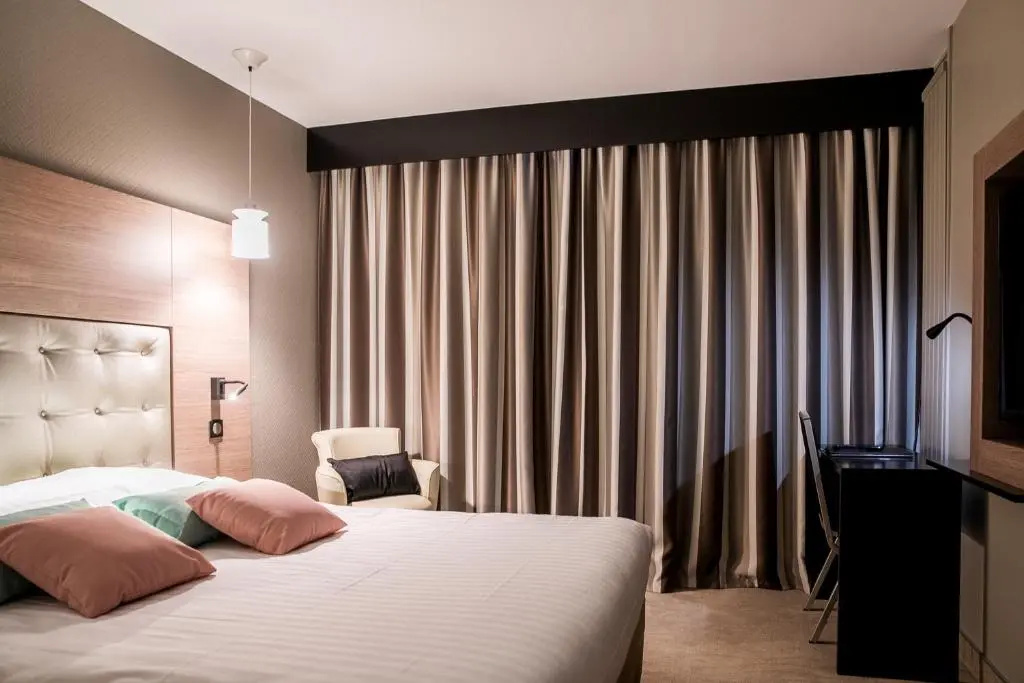 Standard Double Club room (full double bed)