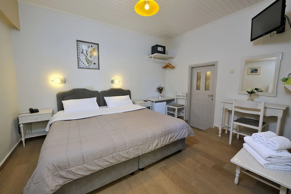 Economy Double Basement room (full double bed)