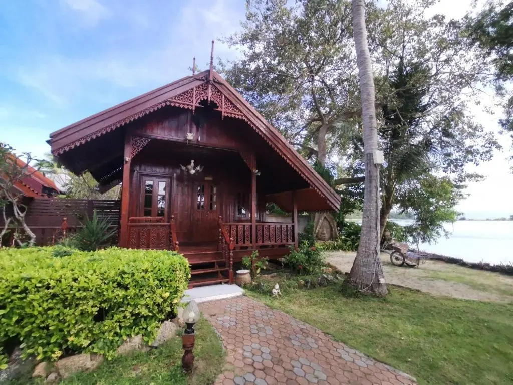 Superior Double Bungalow with balcony and with garden view twin beds