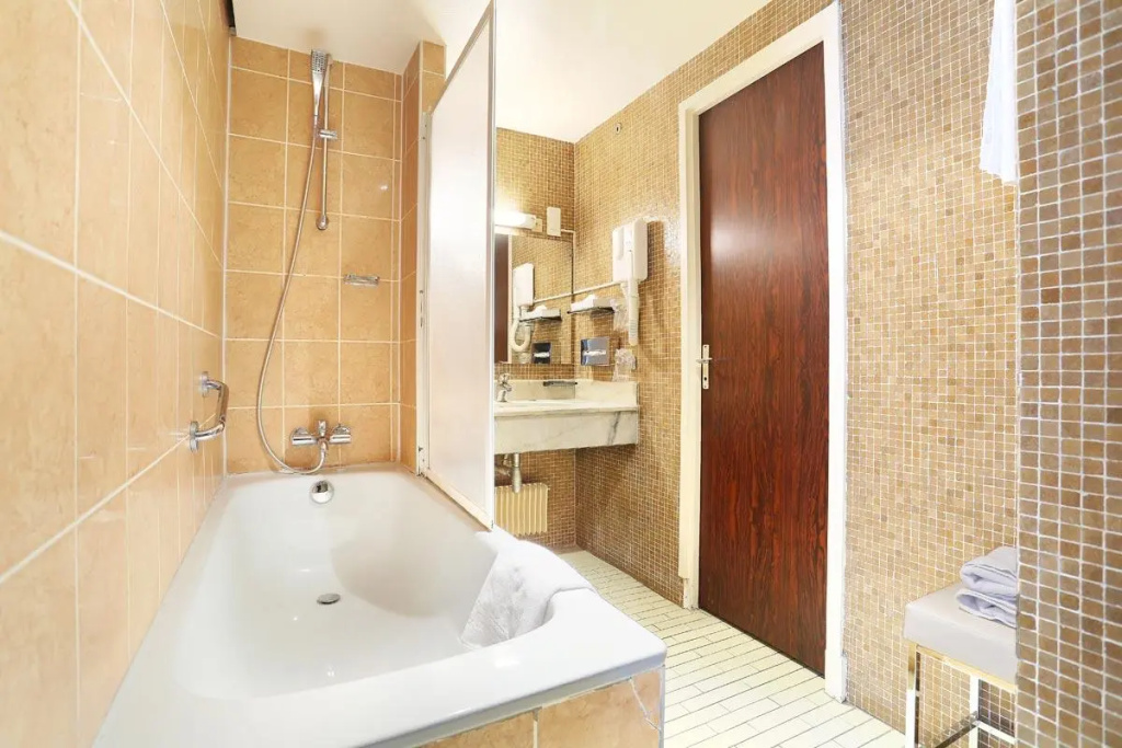 Superior Double room (full double bed)