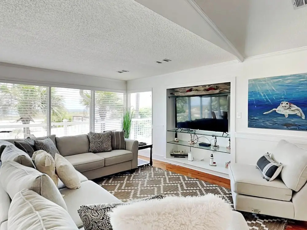 Standard room with balcony and with partial ocean view