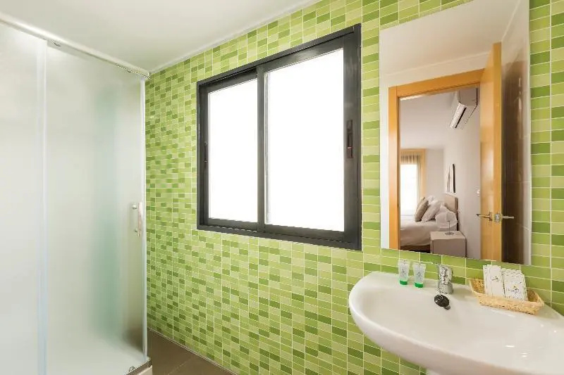 2 Bedrooms Attic Apartment
