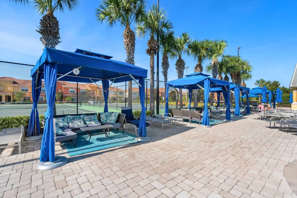 3085 Paradise Palms