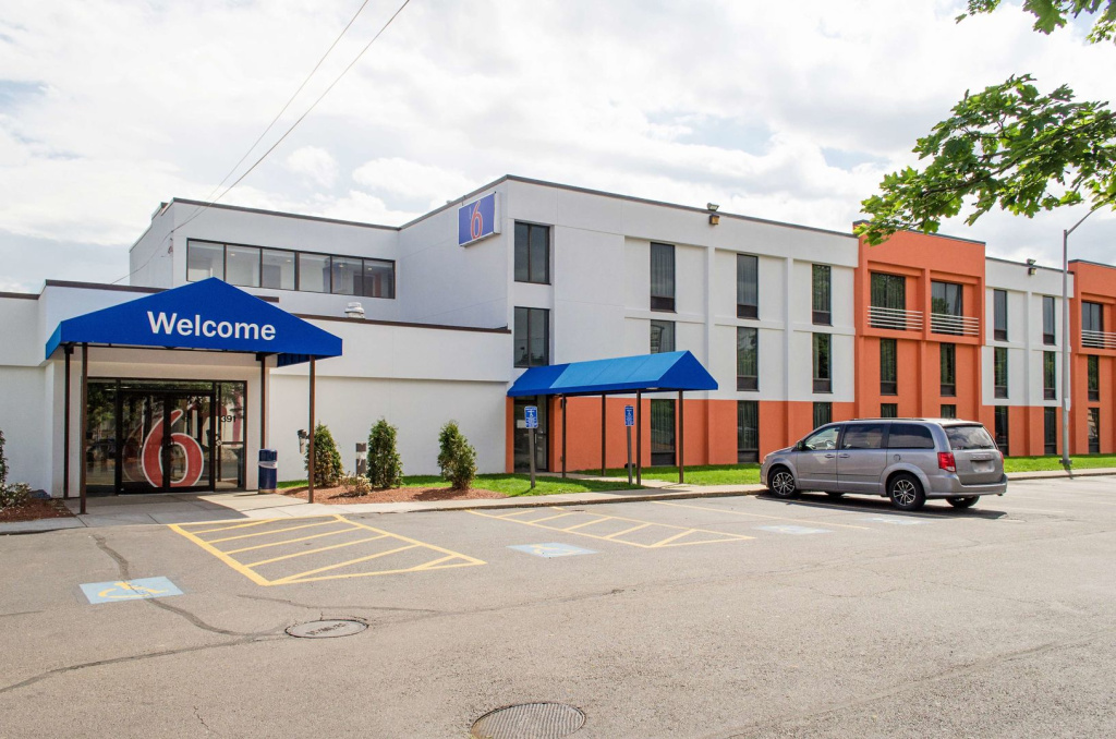Motel 6 Brockton, MA