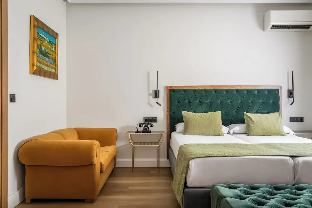 Superior Double room with balcony (full double bed)