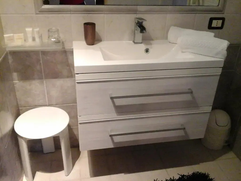 Classic Double room (full double bed)