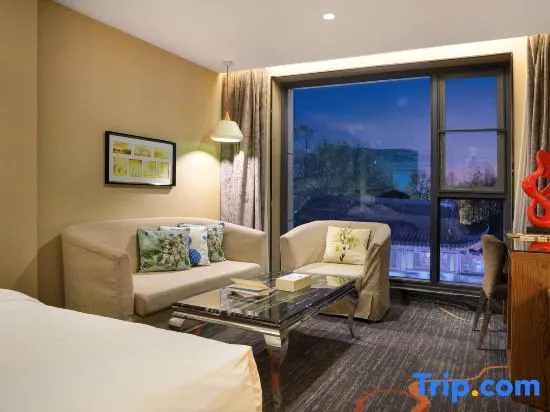 Standard Quadruple room with lake view