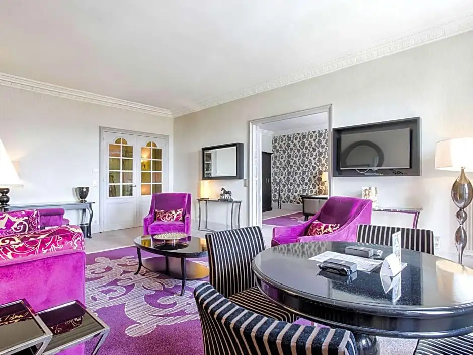 Double Suite with garden view (full double bed)