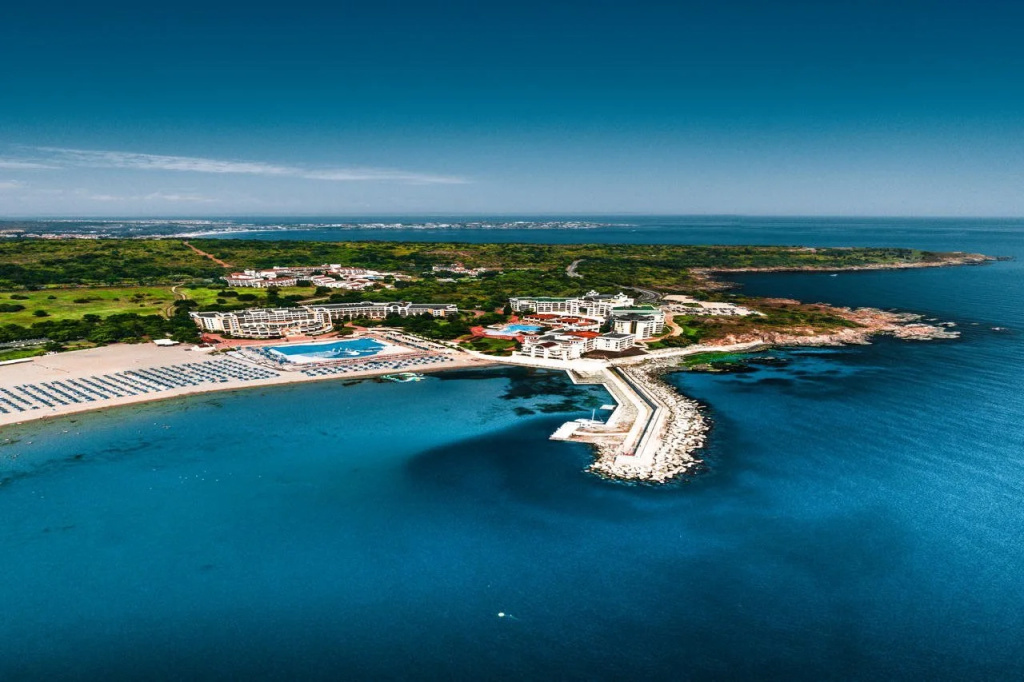 Beach & Waterfront
