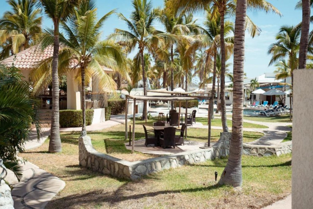 Buena Vista Oceanfront & Hot Springs Resort - Général