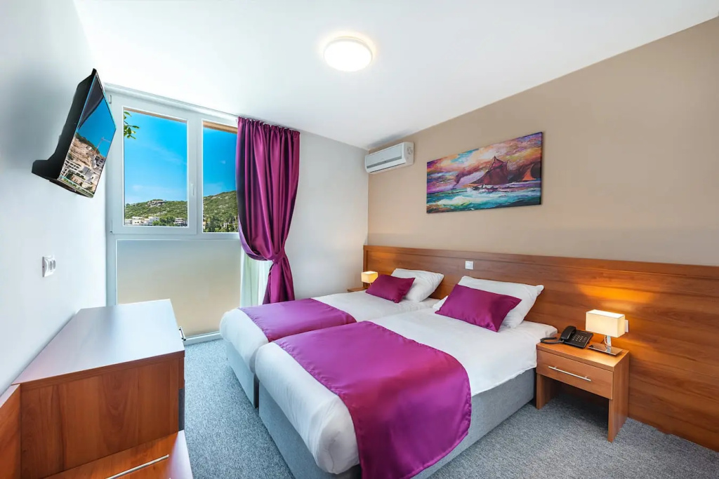 Standard Double room with sea view (full double bed)