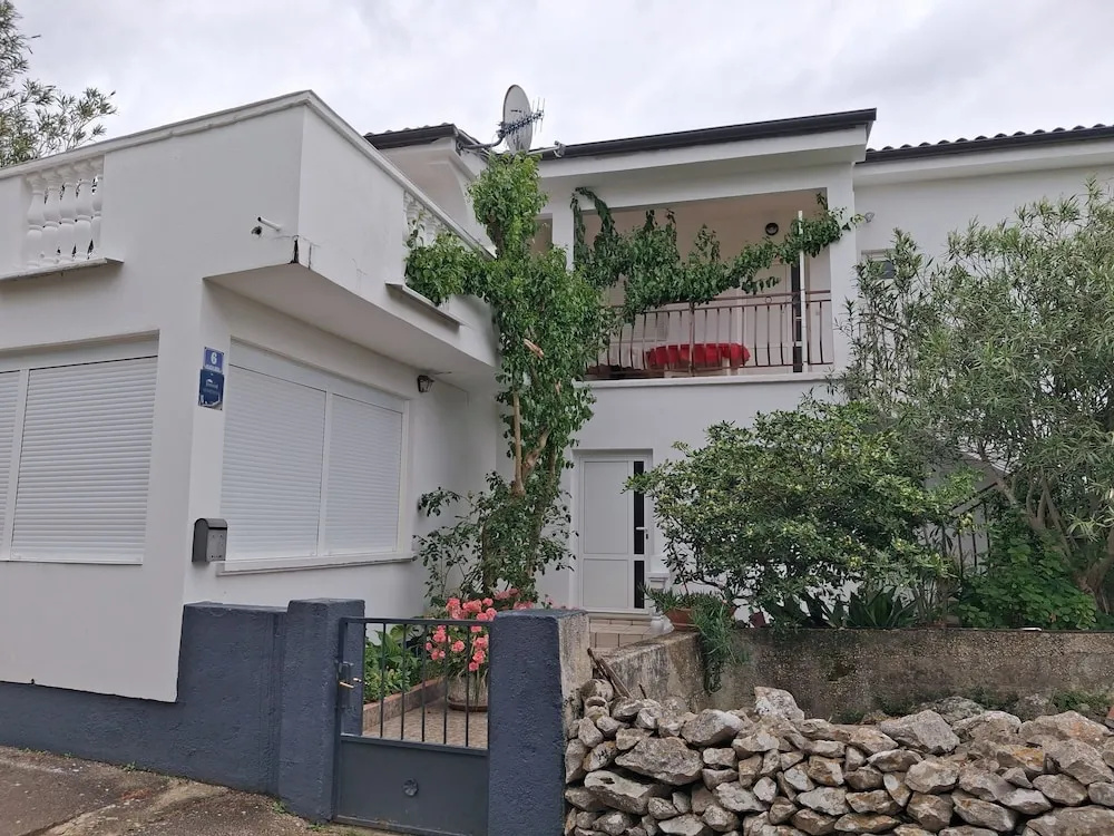 Apartments Midi