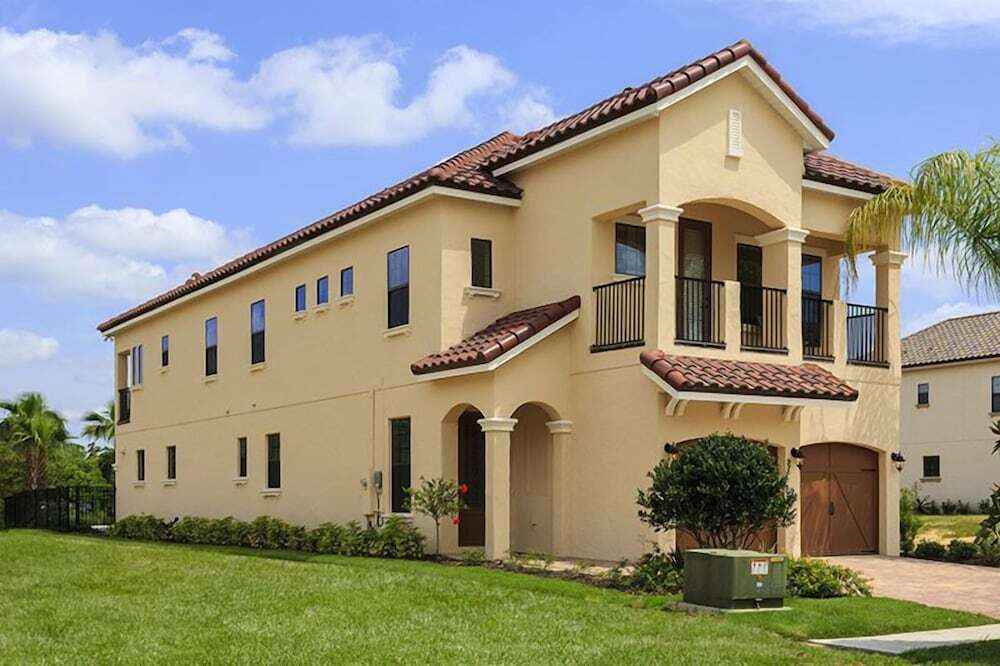 Villa W190 -with Beautiful Pool Deck- 5 Bedroom Villa