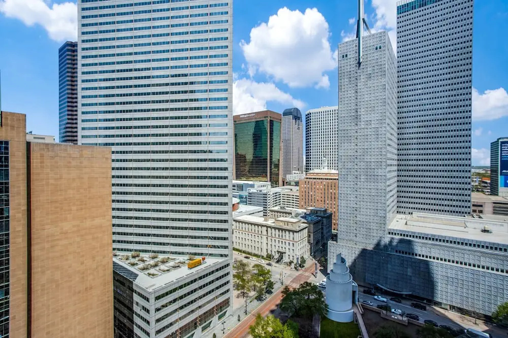 18th FL Stylish CozySuites w/ roof pool, gym #3