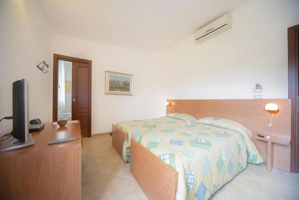 Standard Double room (full double bed)