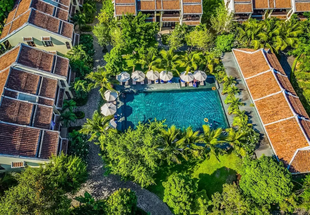 四房連陽台及可欣賞泳池景觀的雙床別墅